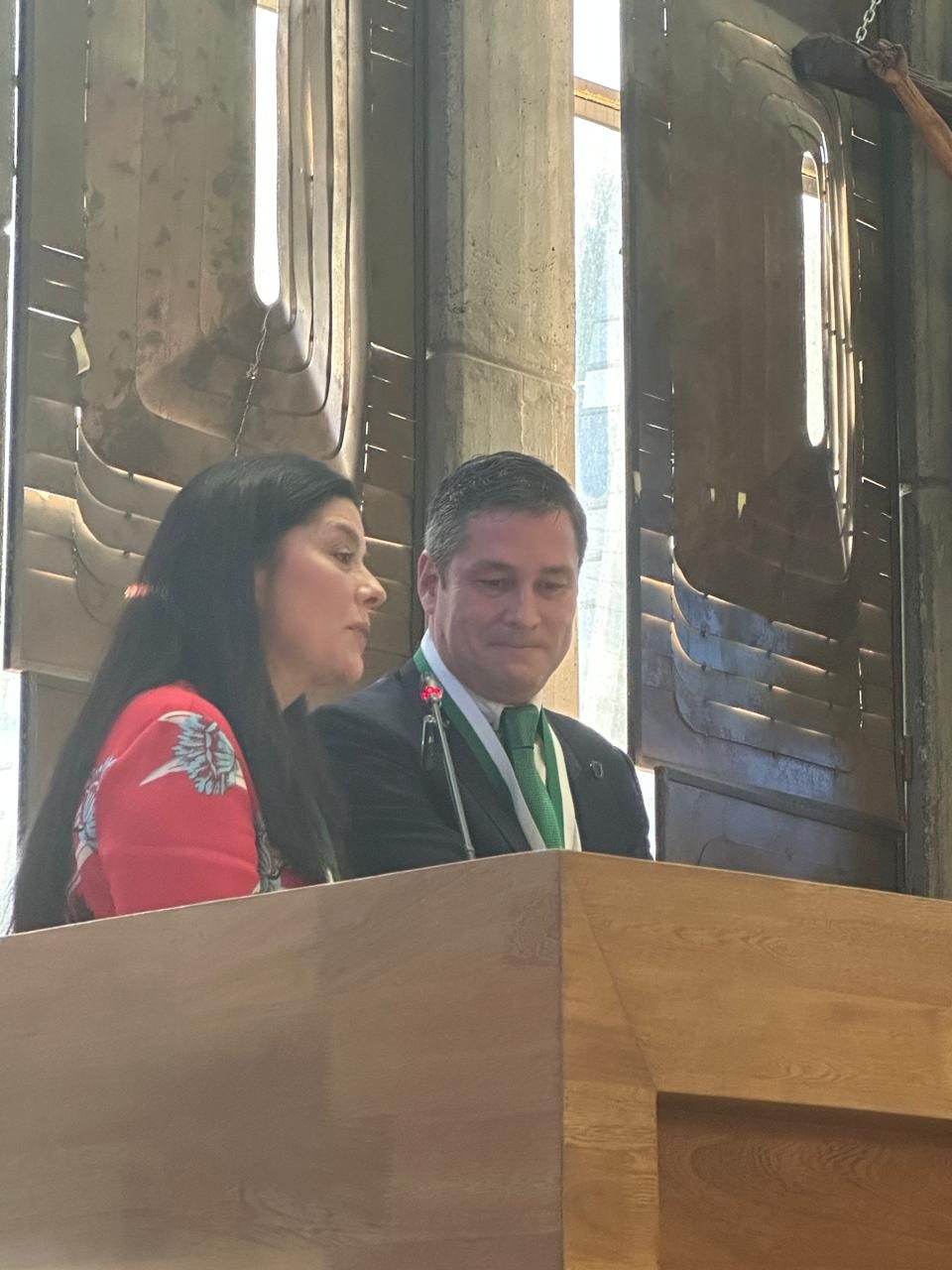 Un momento de la ceremonia en el estrado